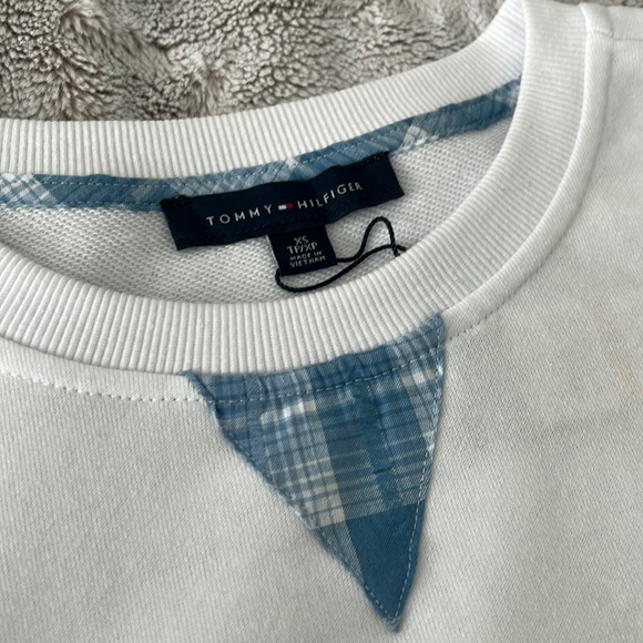 NWT Tommy Hilfiger sweatshirt with ruffles - Picture 3 of 9